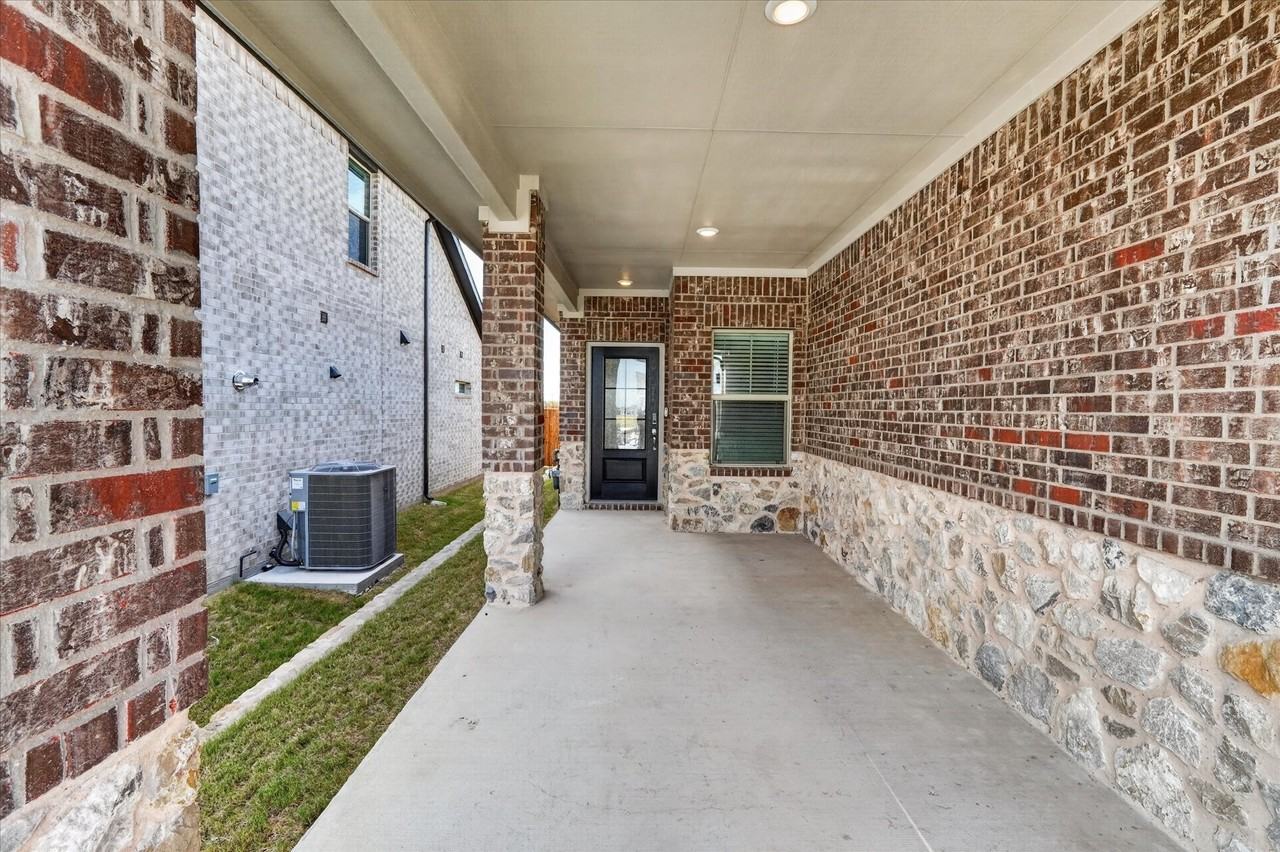 1616 Arches Rd - Photo 4 of 17