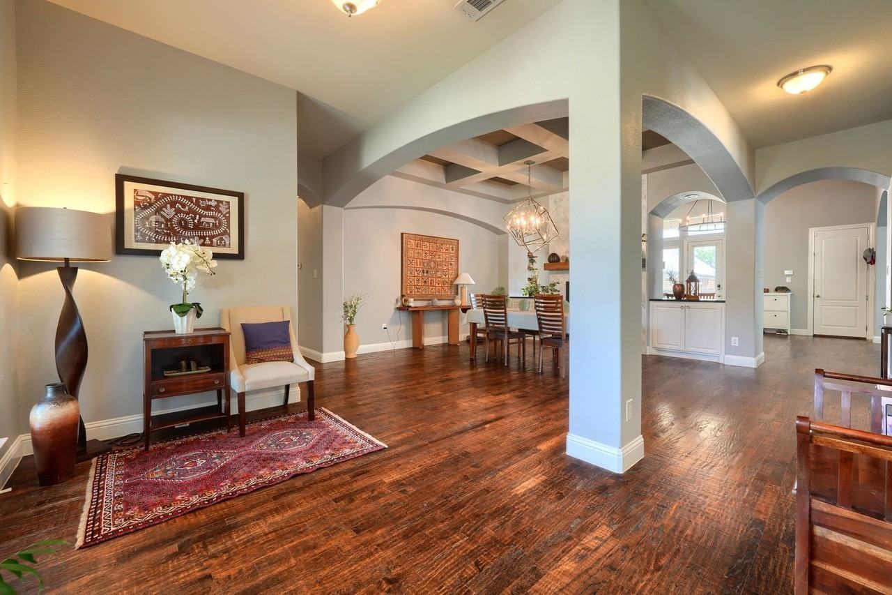 2943 Mcgregor Dr - Photo 4 of 33