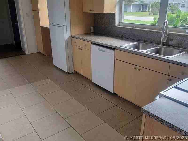 1038 Trinidad Ave - Photo 7 of 21
