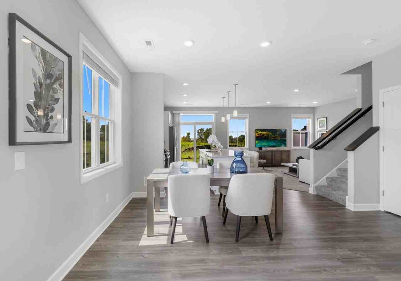 9397 4th St N - Photo 4 of 35