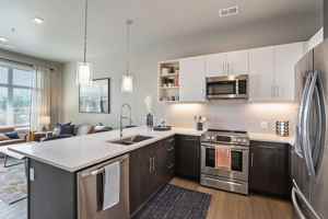 featured image of 800 S Valentia St