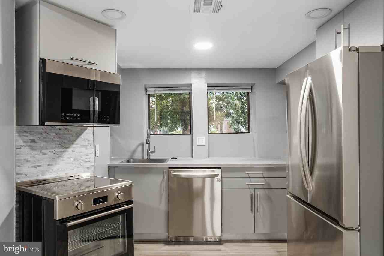 313 F St Ne #A - Photo 3 of 13