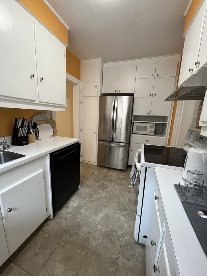 Cobourg St & Rue Wilbrod St #2 - Photo 2 of 8
