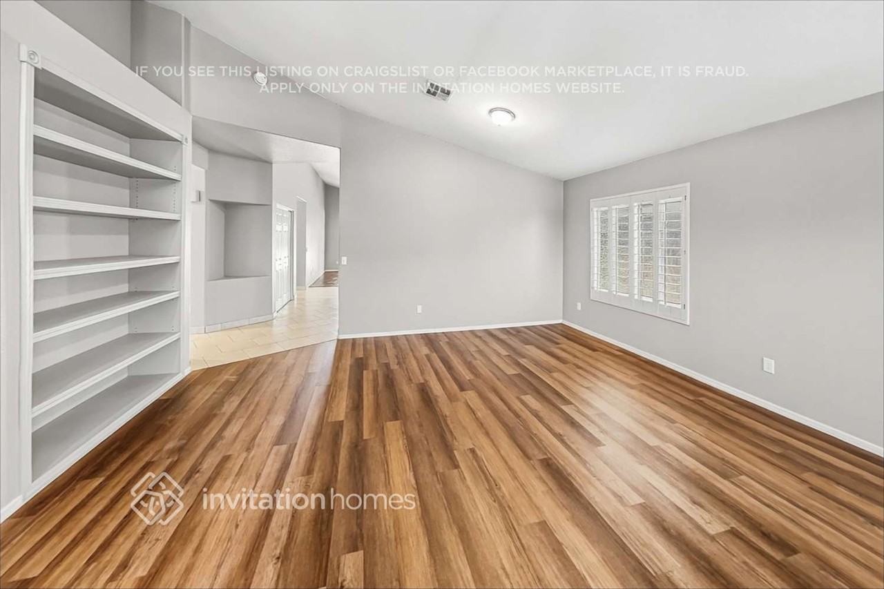 7546 W Jenan Dr - Photo 5 of 20