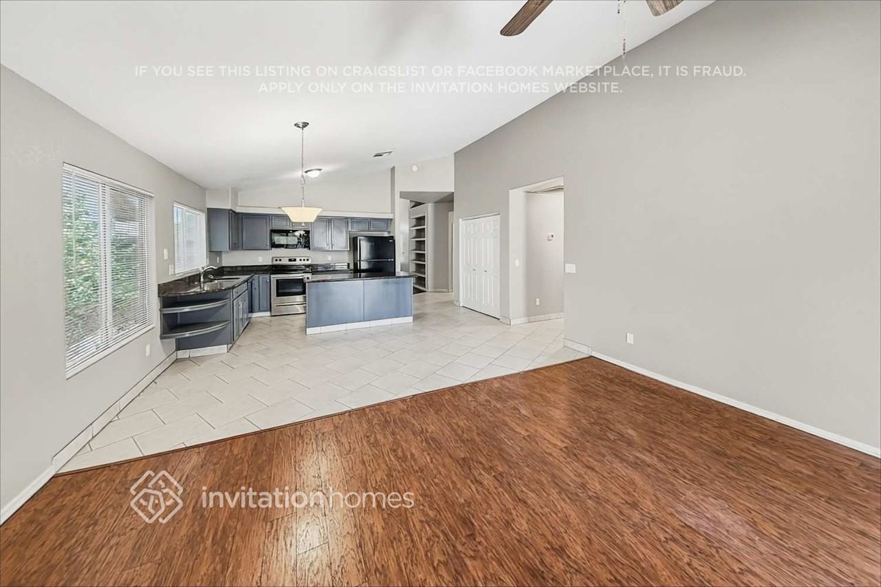 7546 W Jenan Dr - Photo 7 of 20
