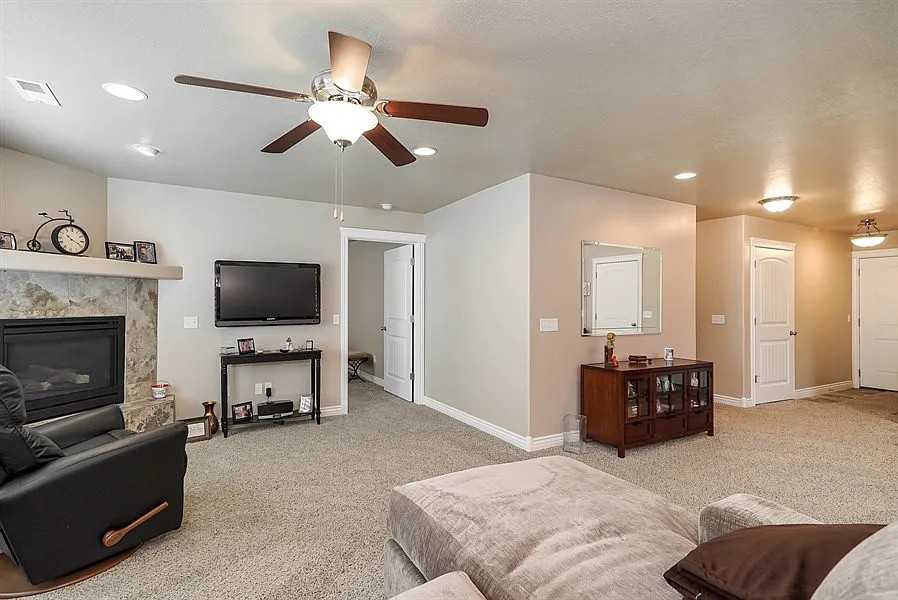 790 E 200 S #1 - Photo 2 of 8