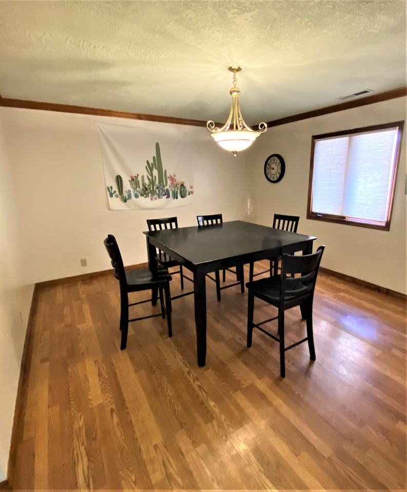 615 Es - Photo 4 of 15