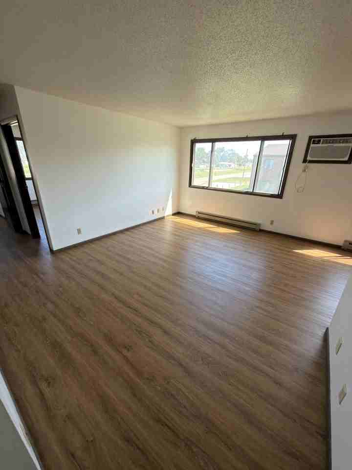 509 S Railroad Ave #5 - Photo 3 of 8