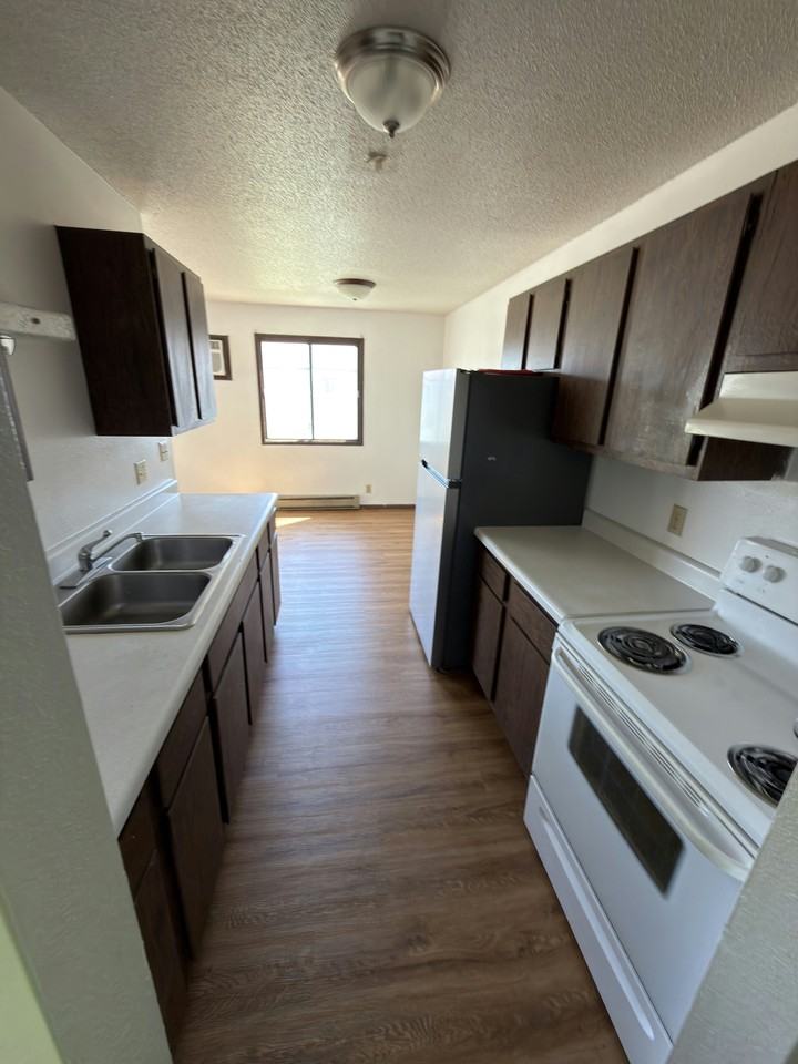 509 S Railroad Ave #5 - Photo 5 of 8