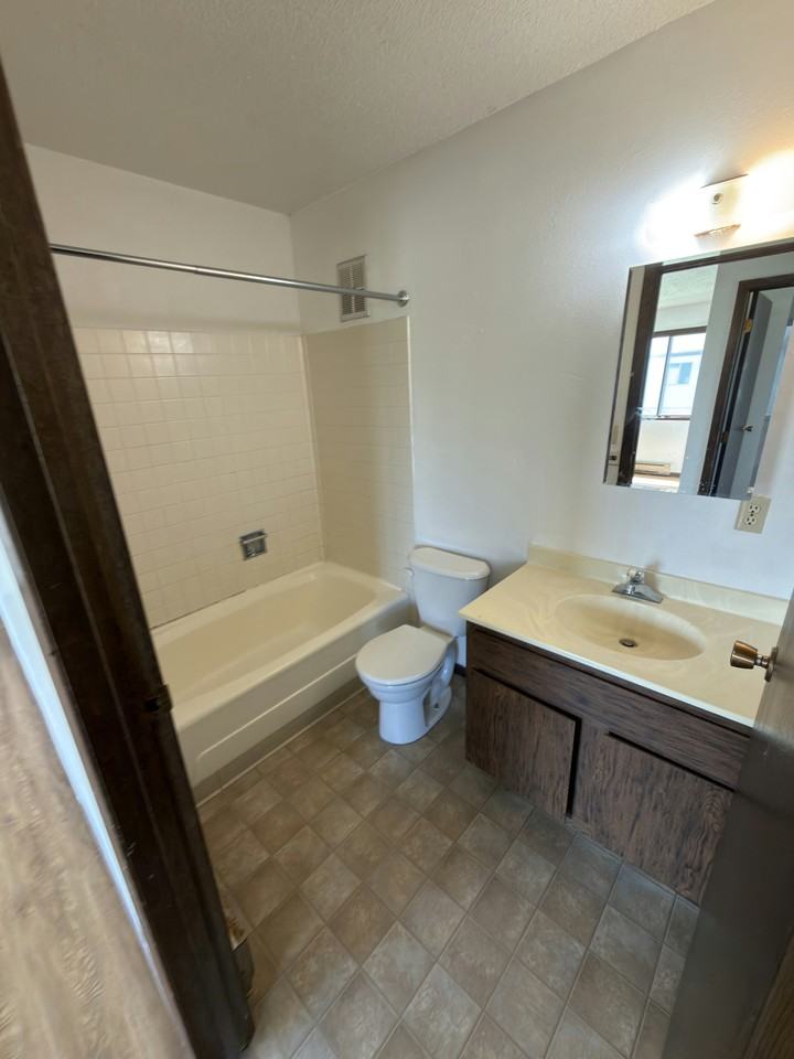 509 S Railroad Ave #5 - Photo 6 of 8