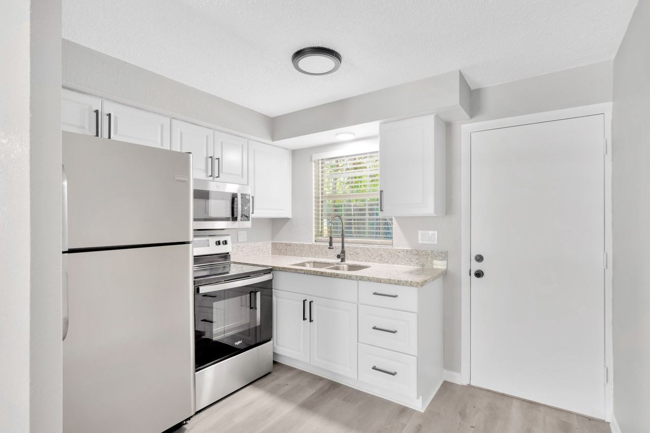 1352 Tioga Ave - Photo 6 of 13