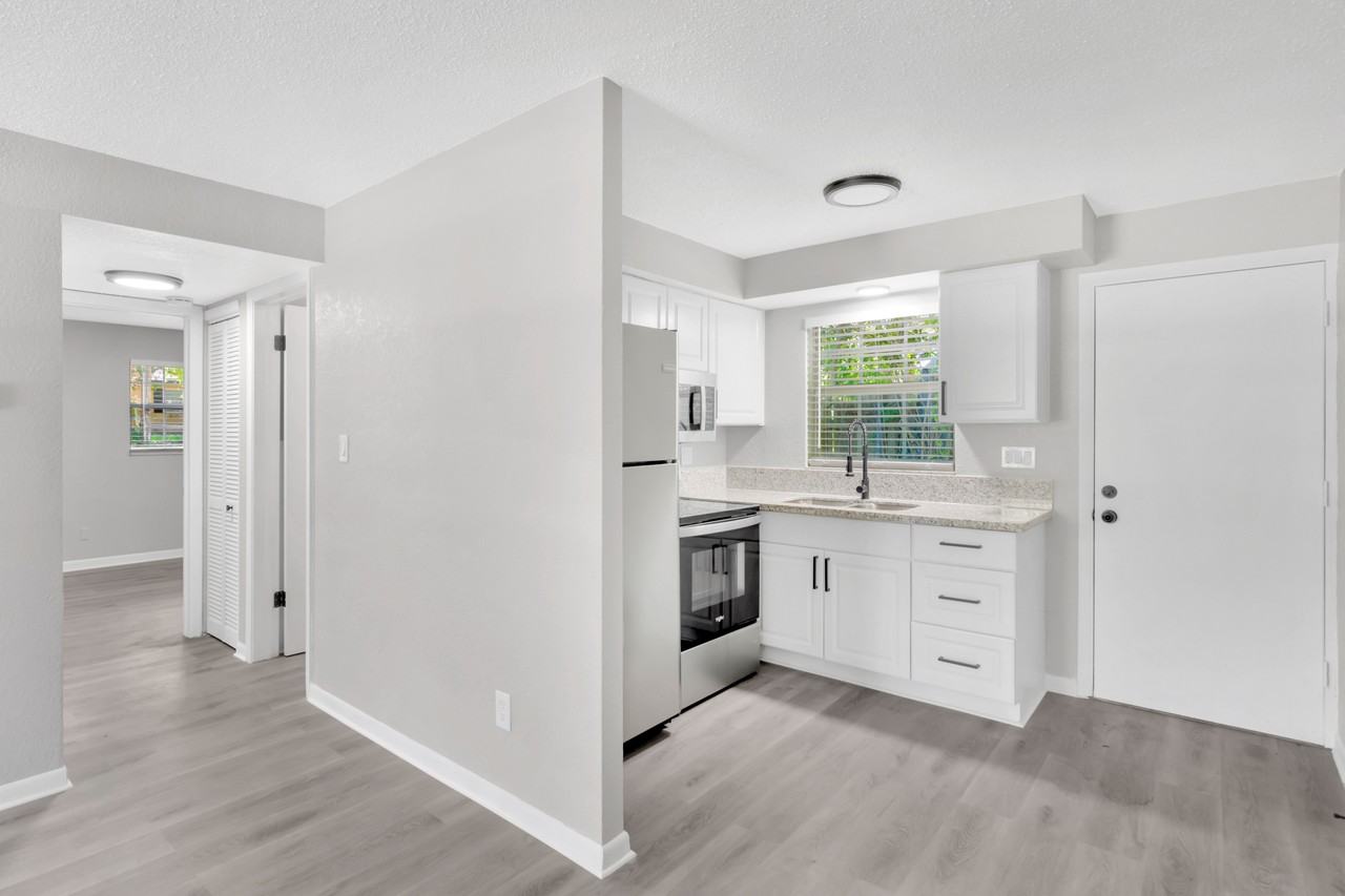 1352 Tioga Ave - Photo 7 of 13
