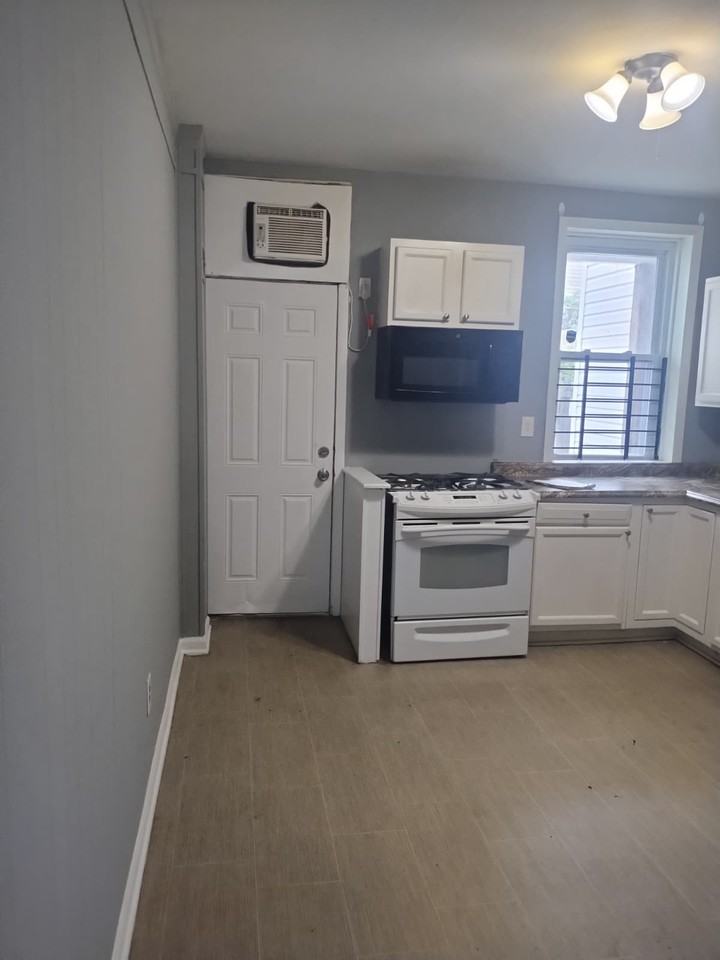3431 Leverton Ave - Photo 2 of 15