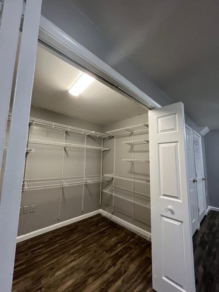 4674 Mews Dr - Photo 3 of 43