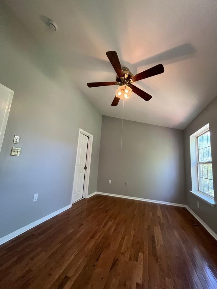 4674 Mews Dr - Photo 7 of 43