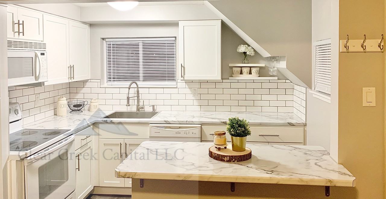 502 Chartiers Ave #B - Photo 2 of 10