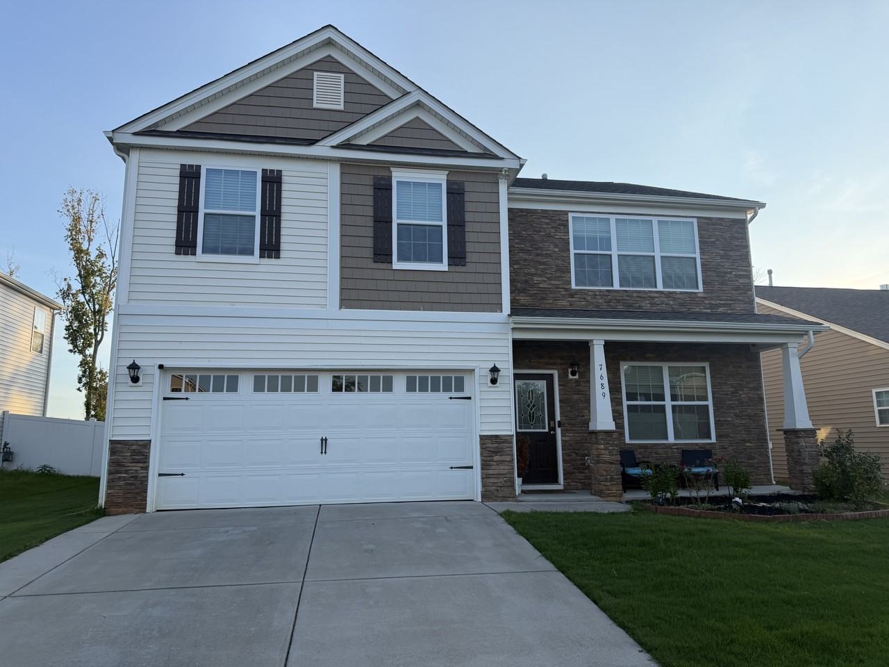 7689 Stonehouse Dr - Photo 2 of 24