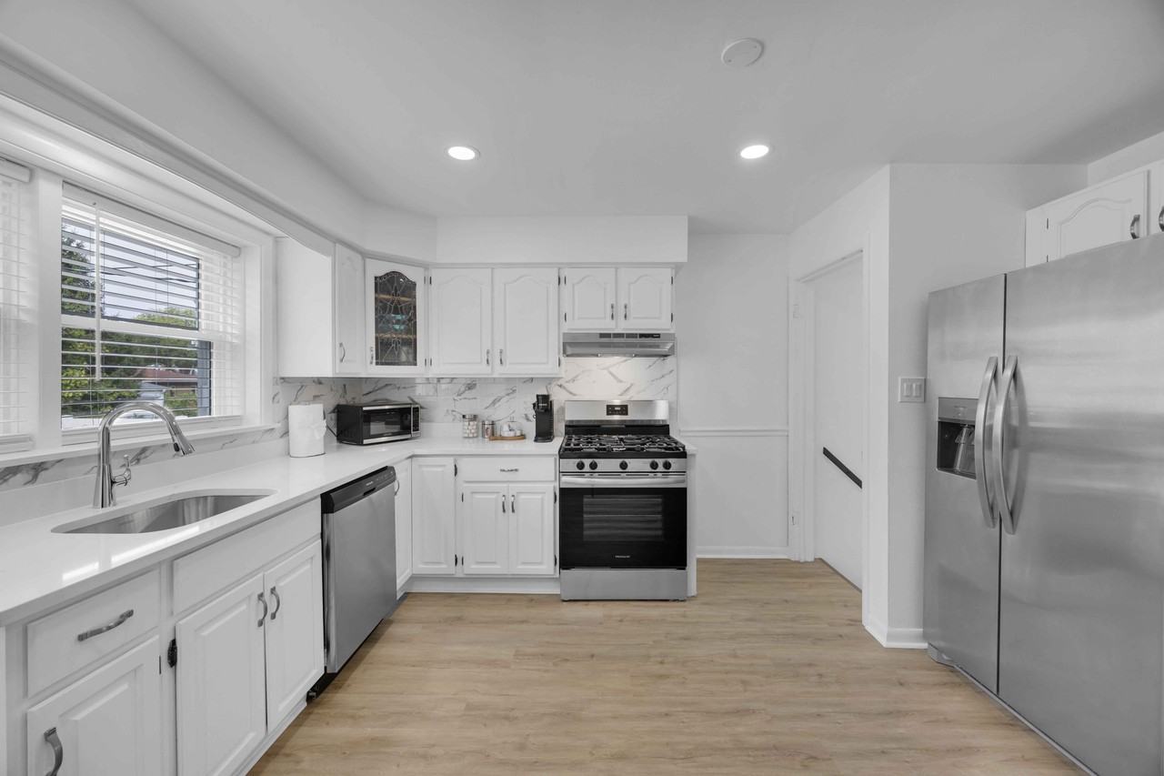 1864 Buckingham Ave - Photo 5 of 23