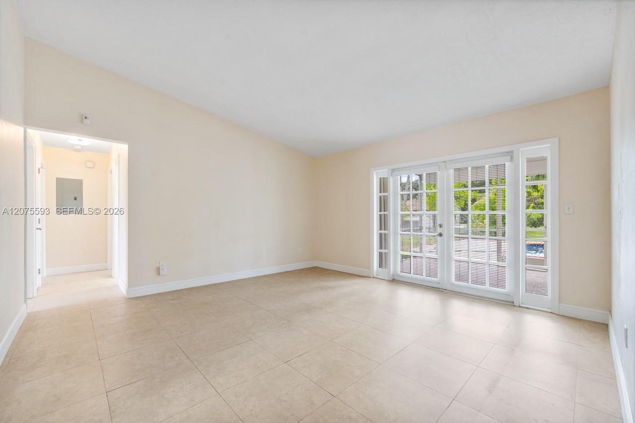 18468 Sw 89th Ct - Photo 4 of 30