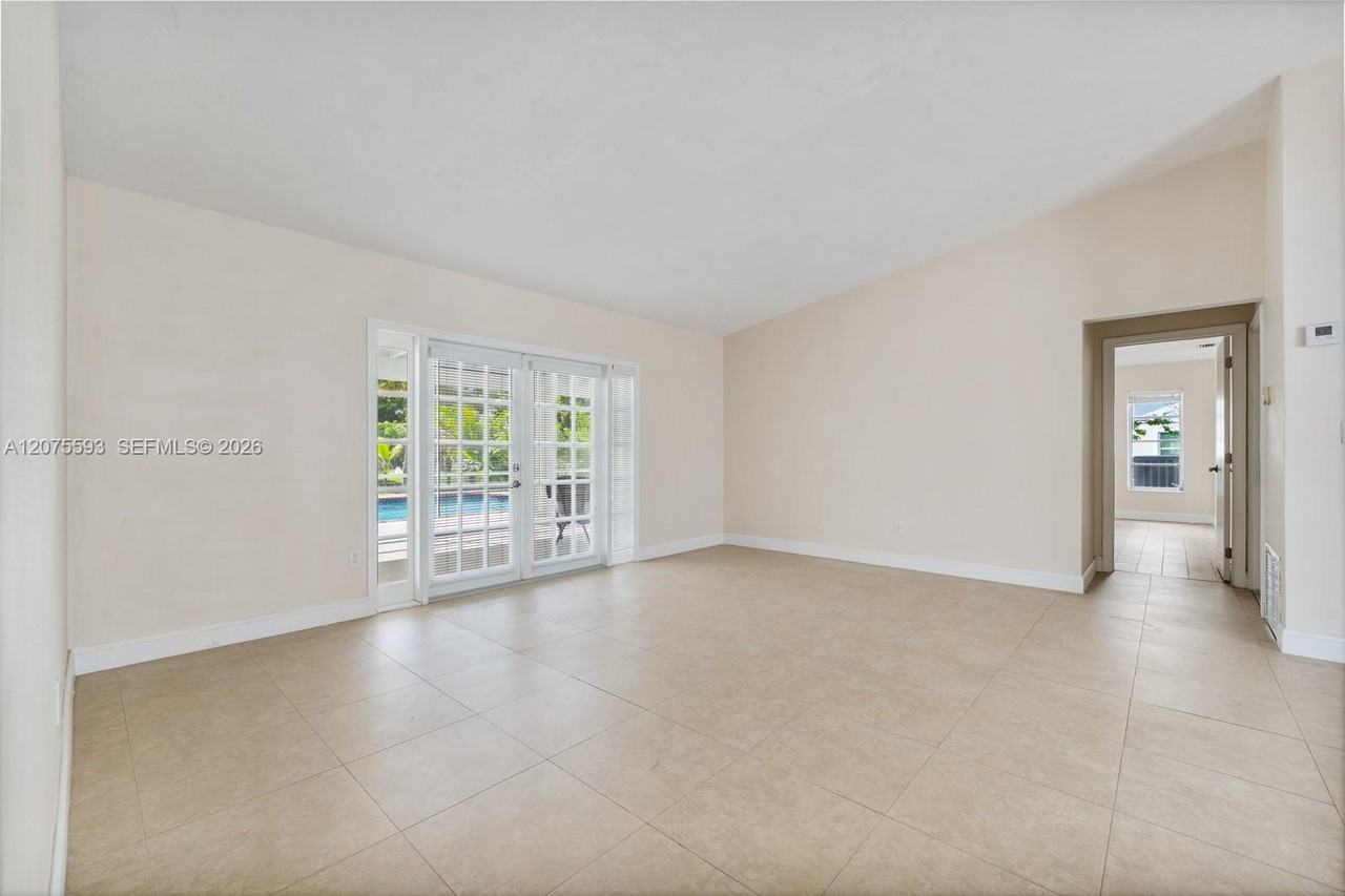 18468 Sw 89th Ct - Photo 5 of 30