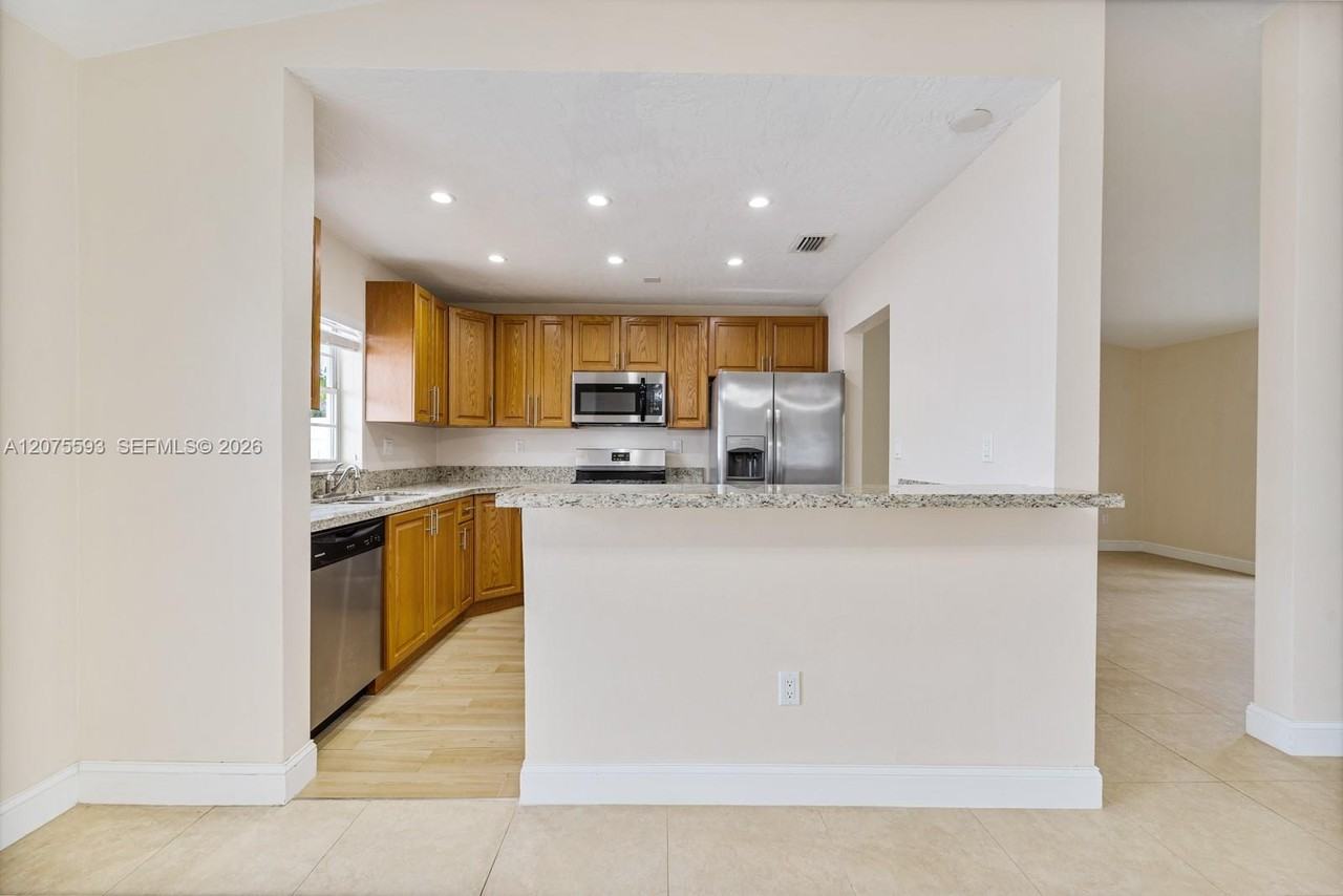 18468 Sw 89th Ct - Photo 7 of 30
