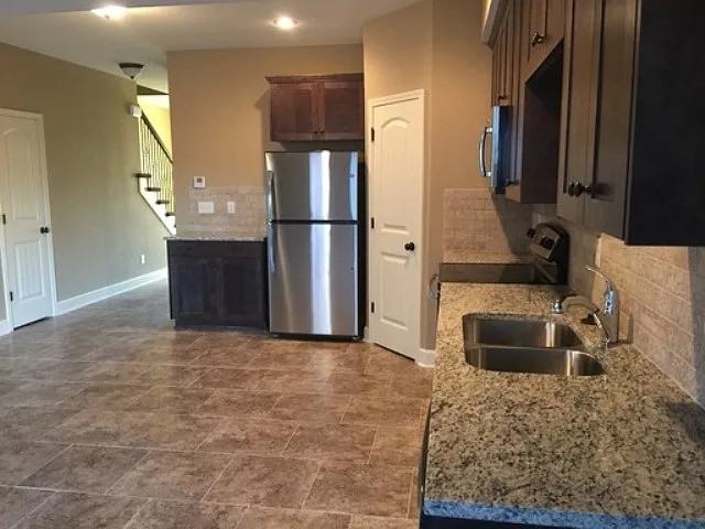 9428 N Lenox Ave - Photo 3 of 15