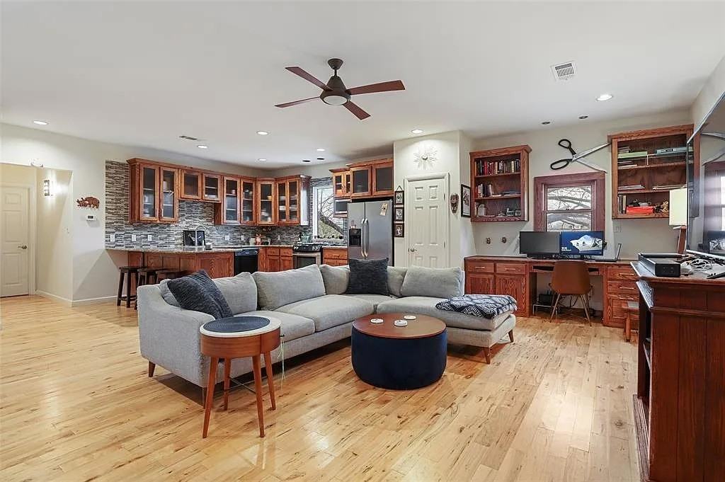5217 Richard Ave #B - Photo 3 of 15