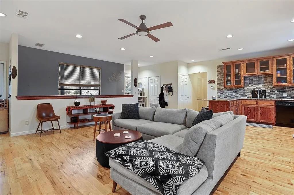 5217 Richard Ave #B - Photo 5 of 15