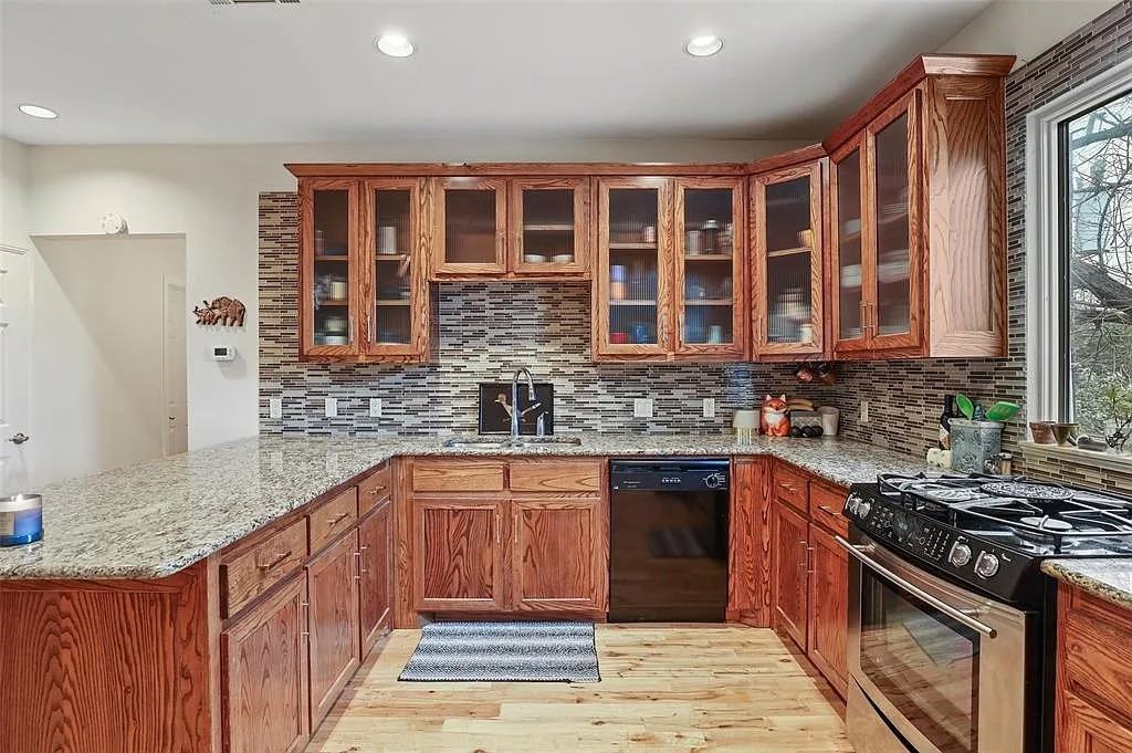 5217 Richard Ave #B - Photo 6 of 15