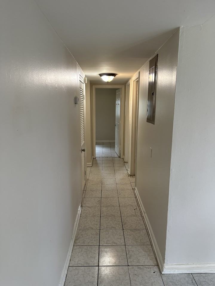 1576 W 13th St - Photo 4 of 11