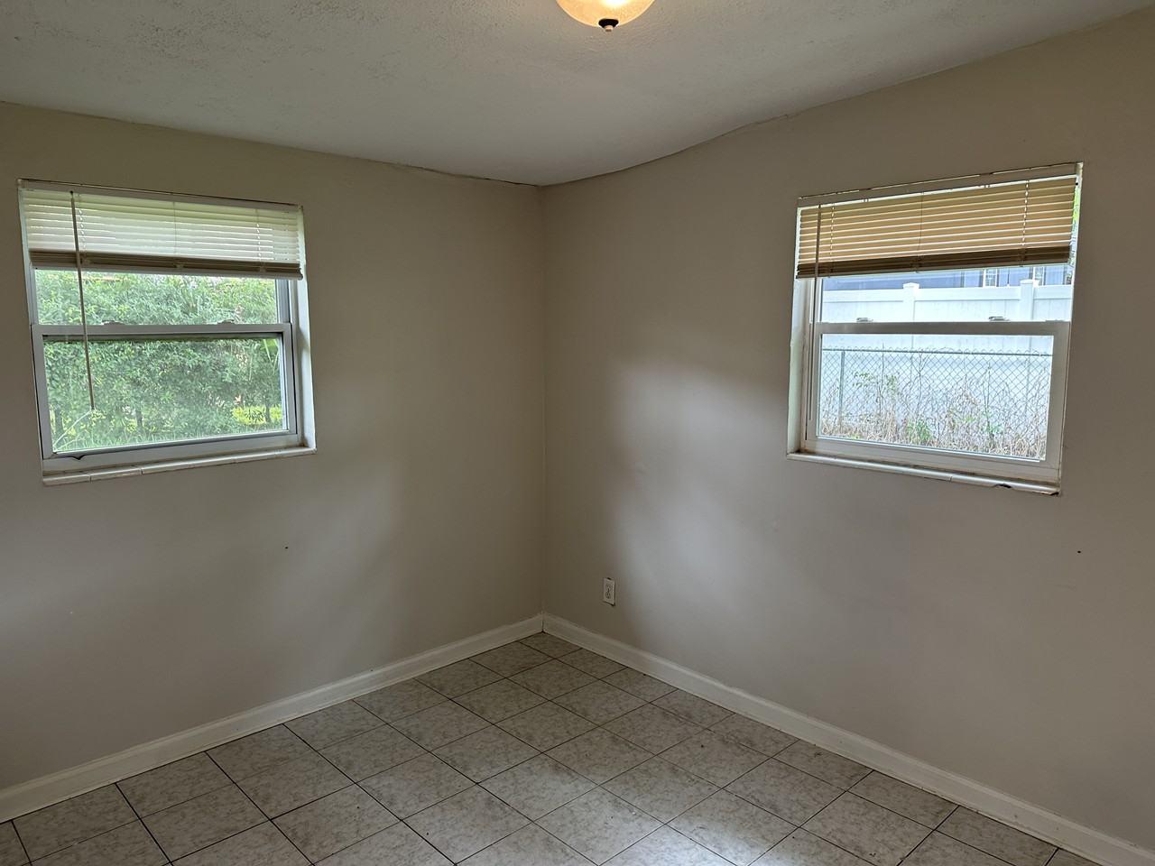 1576 W 13th St - Photo 6 of 11