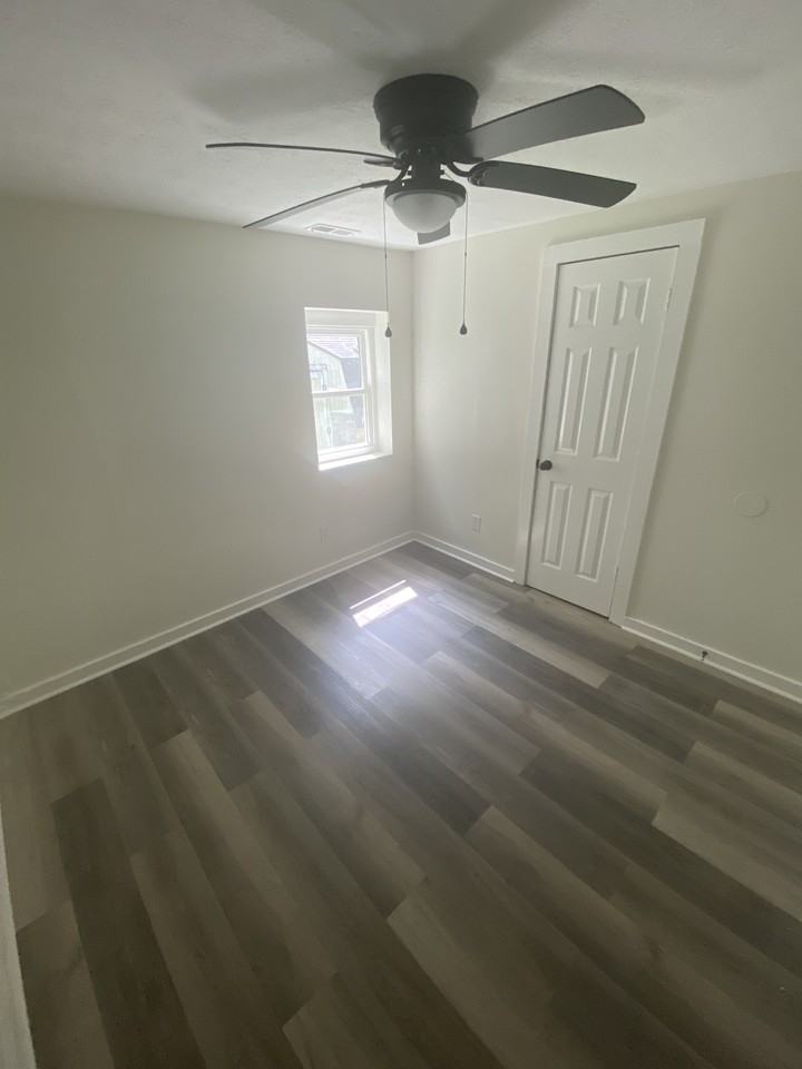 1607 Pearl St - Photo 2 of 4