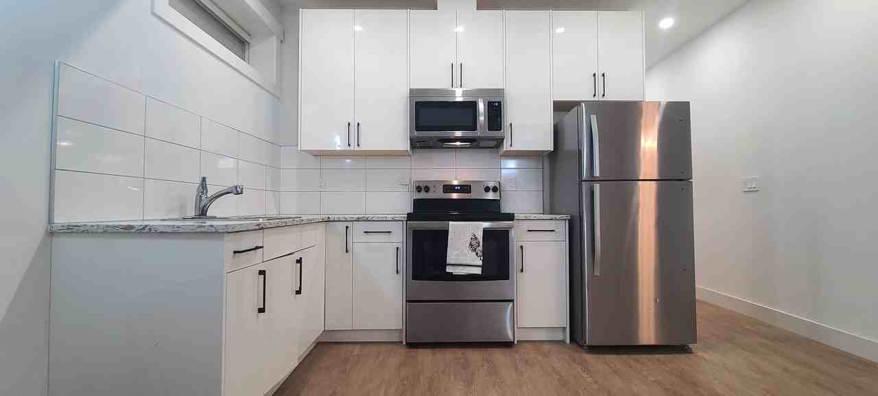 16760 18B Avenue - Photo 5 of 13