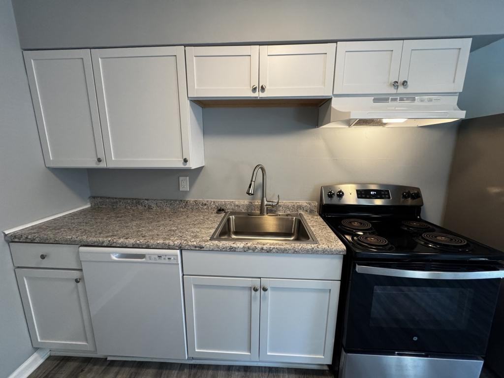 2085 Cosmos Dr - Photo 2 of 11