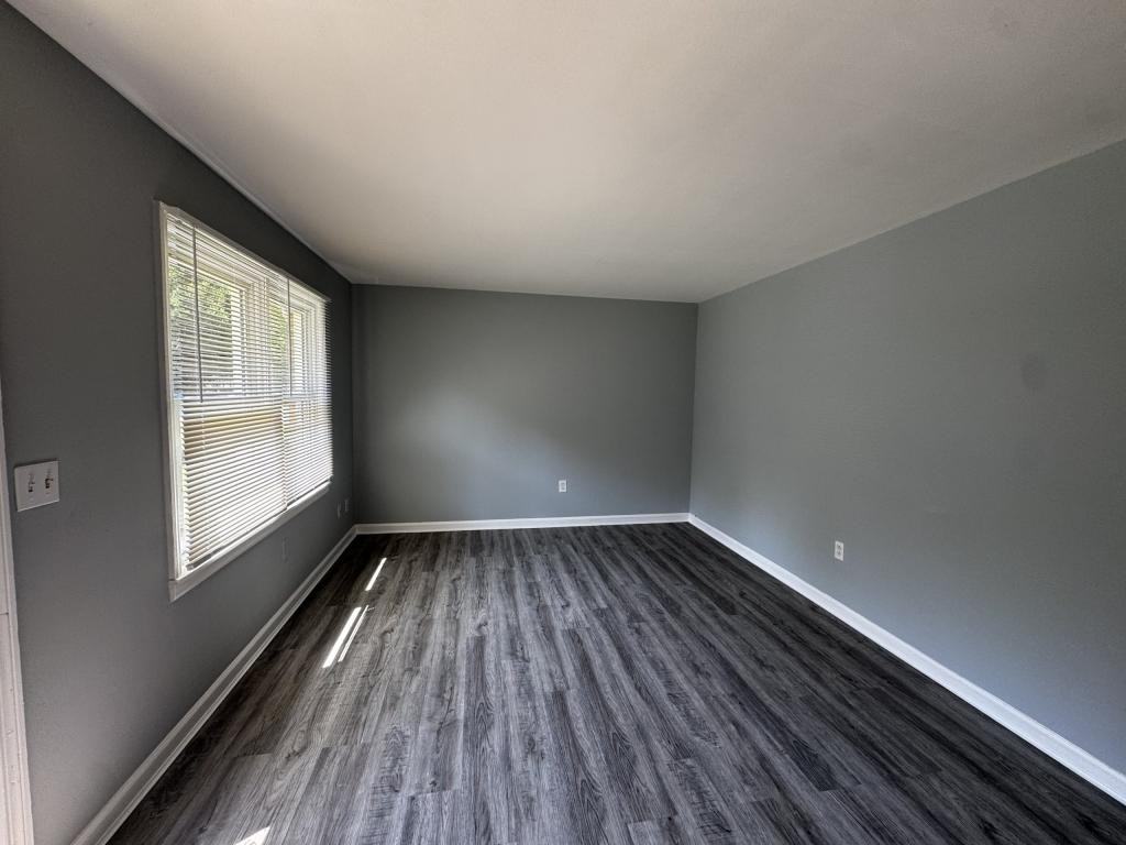 2085 Cosmos Dr - Photo 5 of 11