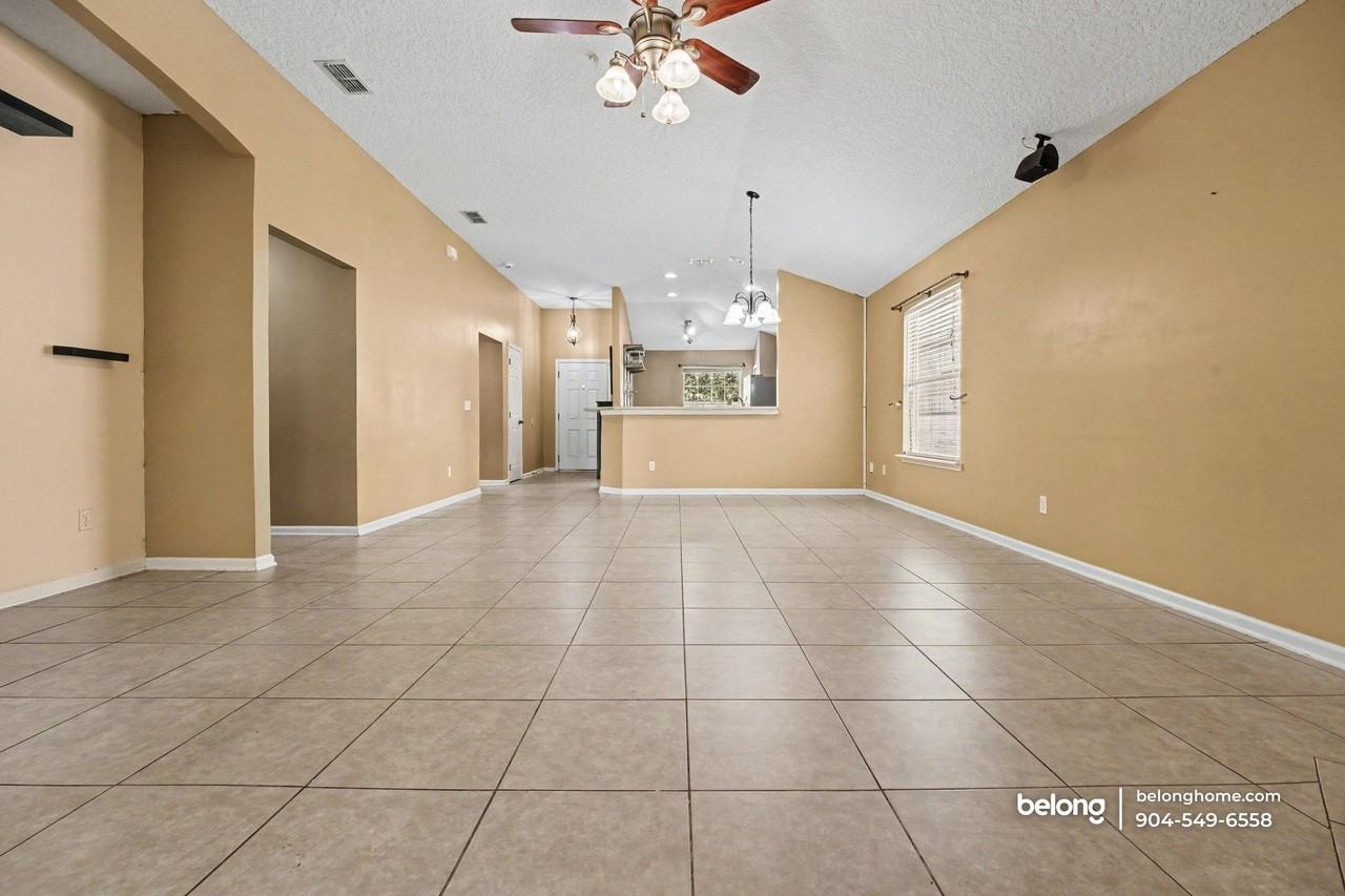 3664 Shrewsbury Dr - Photo 2 of 17