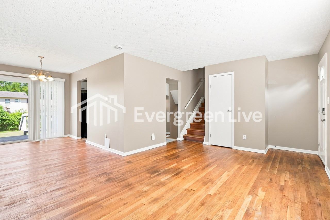 3363 Southfield Dr E - Photo 3 of 15