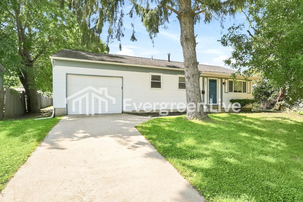 5531 Newport Ct - Photo 2 of 15