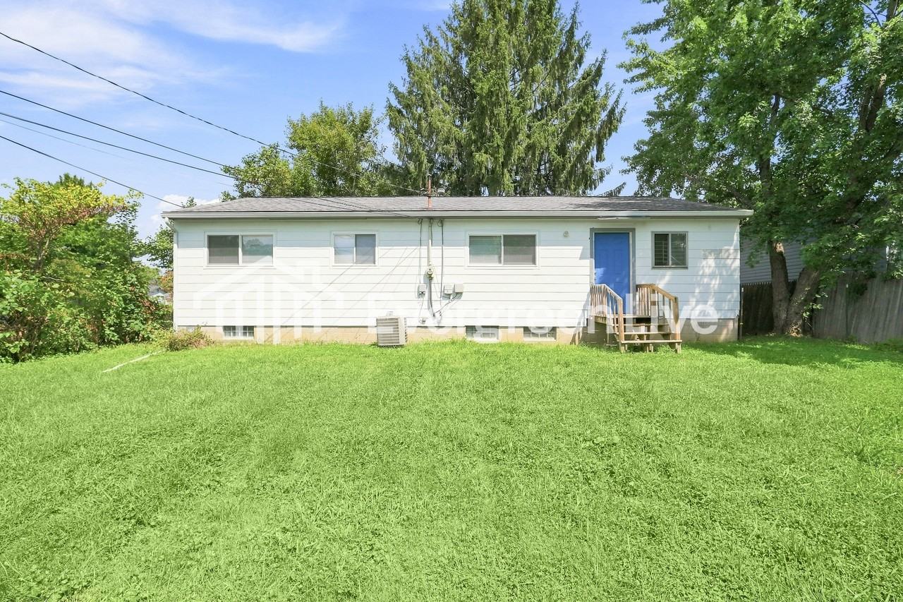 5531 Newport Ct - Photo 3 of 15