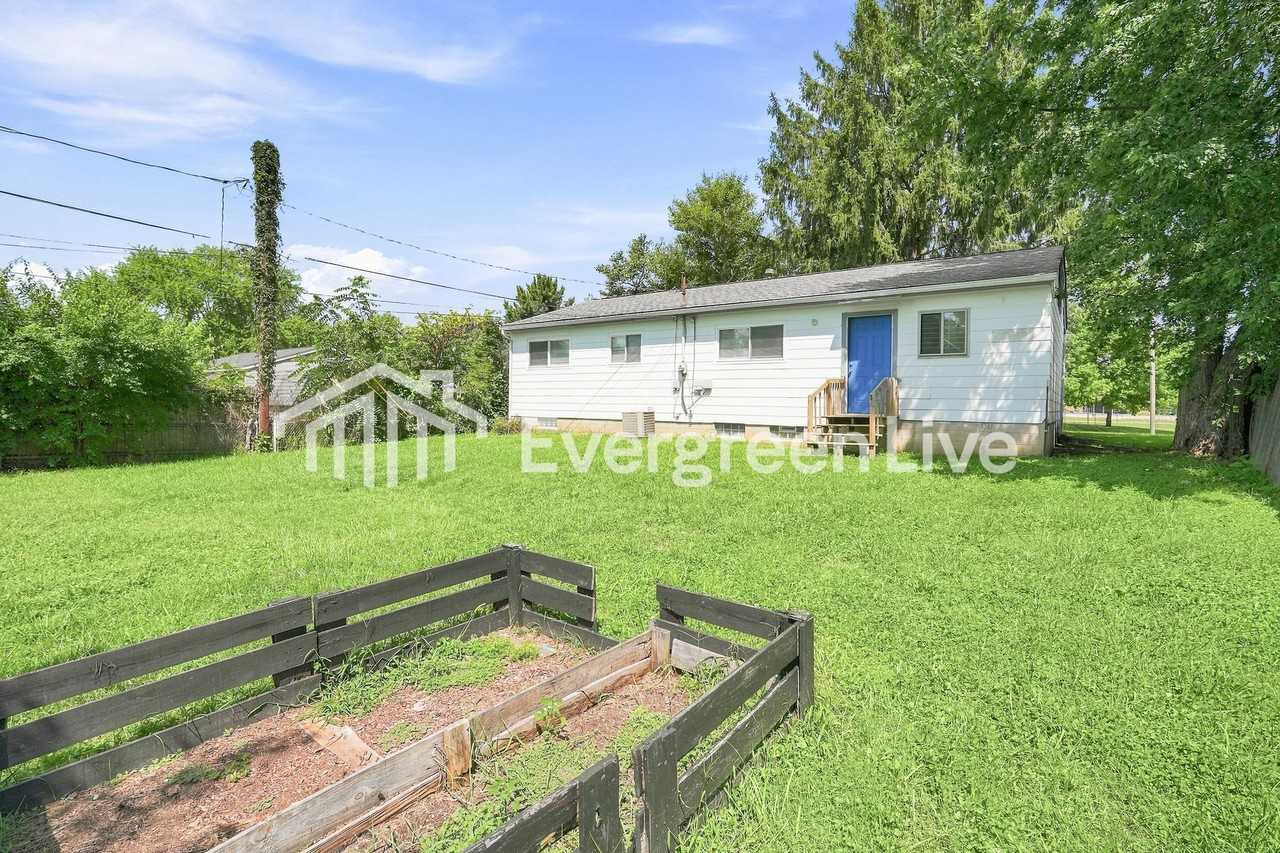 5531 Newport Ct - Photo 4 of 15