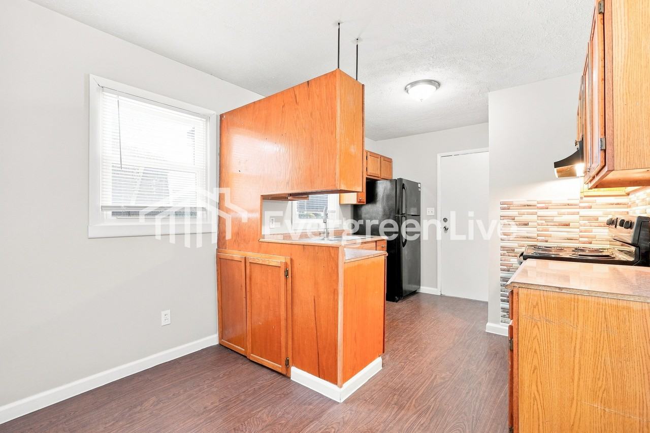 5531 Newport Ct - Photo 5 of 15