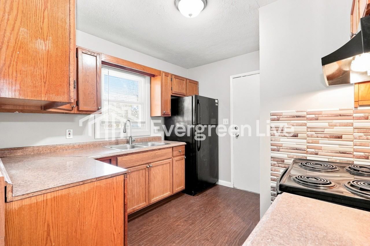 5531 Newport Ct - Photo 6 of 15
