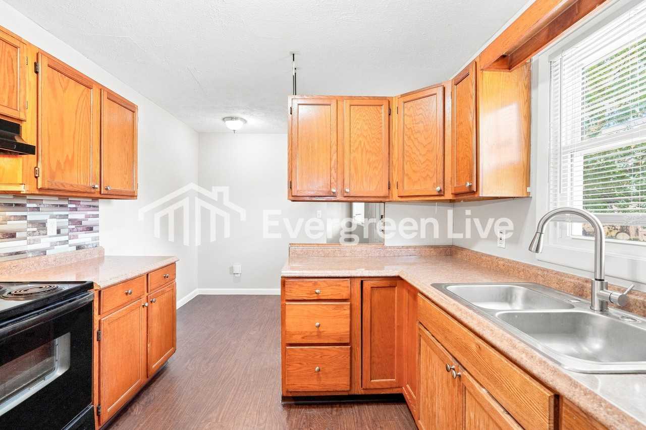 5531 Newport Ct - Photo 7 of 15