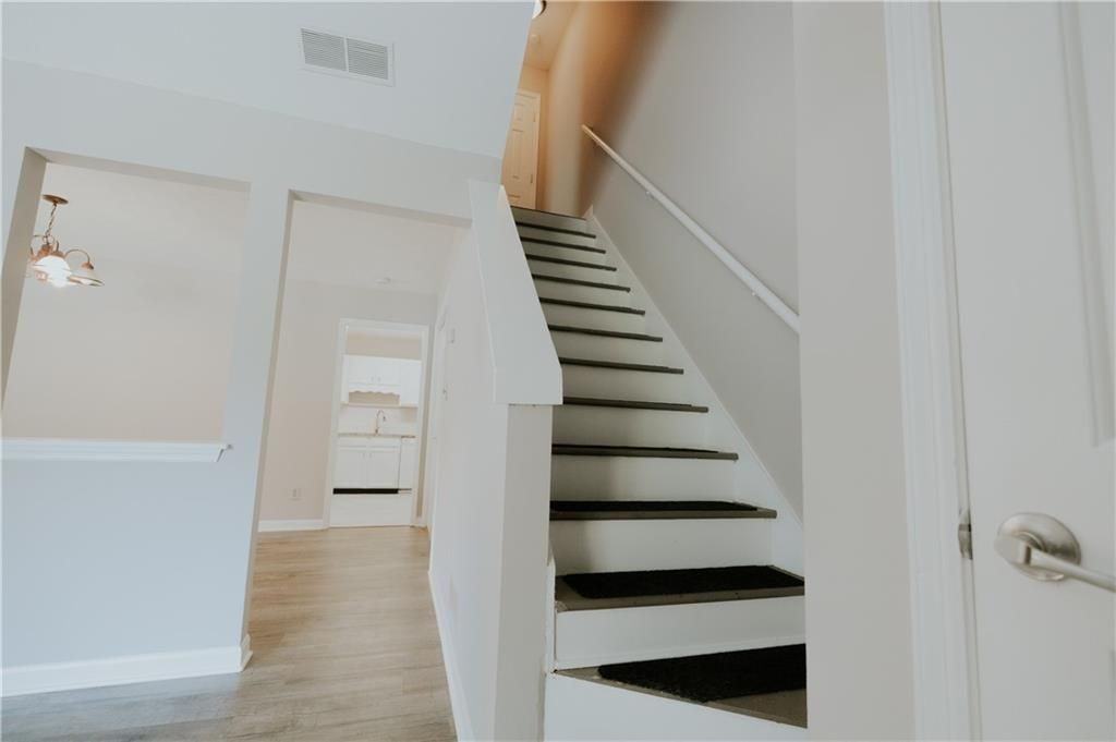 1256 Minhinette Dr - Photo 3 of 44