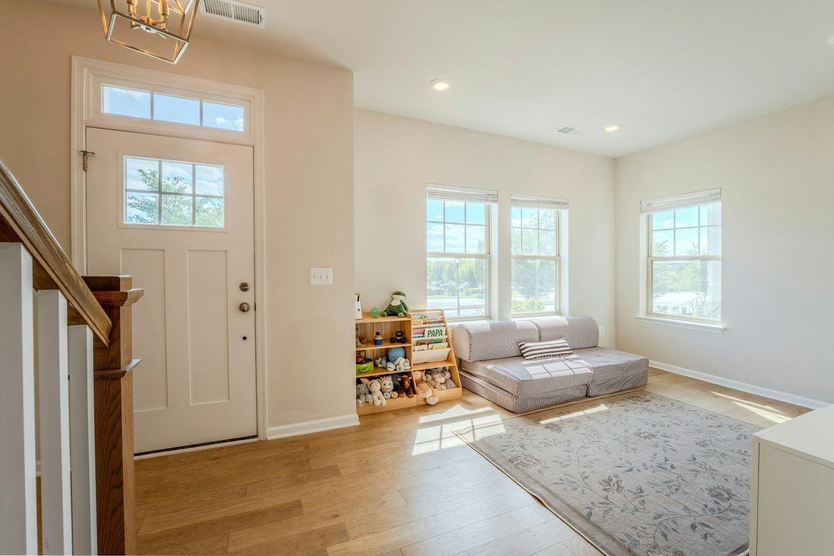 813 Sawback Sq Ne - Photo 3 of 32