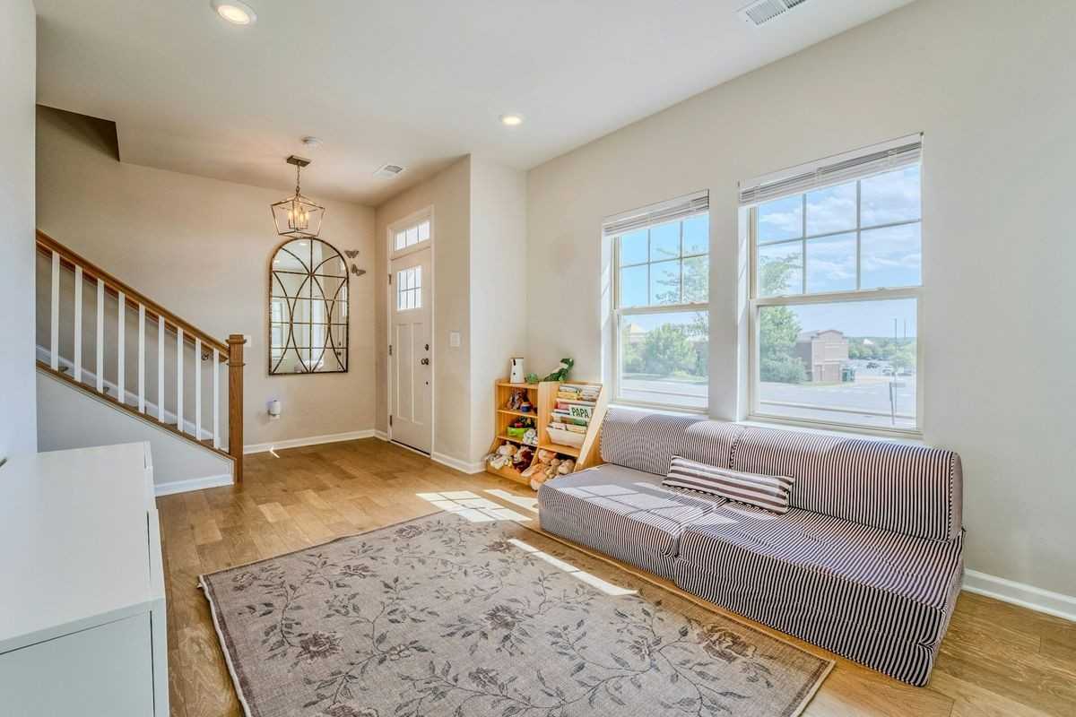 813 Sawback Sq Ne - Photo 6 of 32