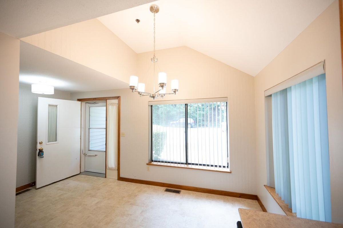13 Bayberry Dr - Photo 4 of 23