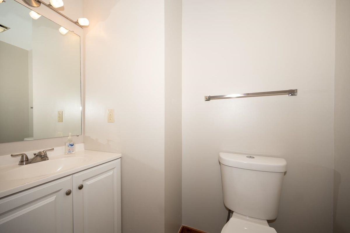 13 Bayberry Dr - Photo 7 of 23