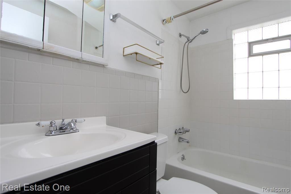 1814 N Center St - Photo 2 of 15