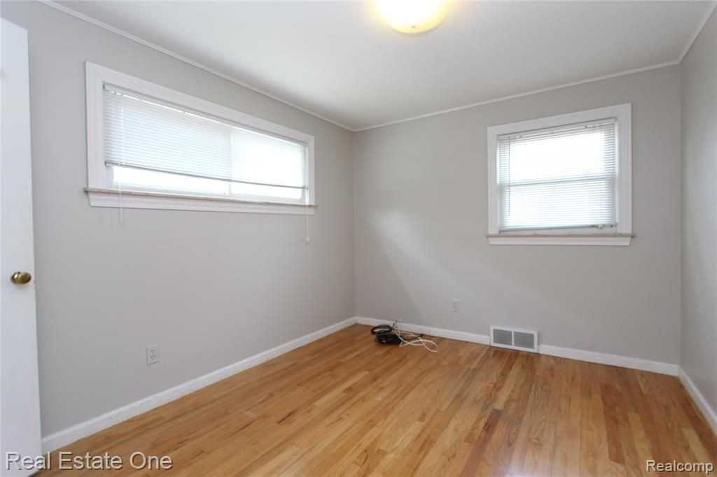 1814 N Center St - Photo 3 of 15
